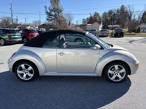 Used 2009 Volkswagen Beetle Blush image 10
