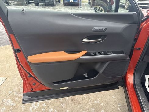 Used 2019 Lexus UX 200 image 16