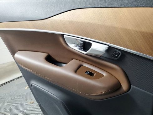 Certified 2023 Volvo XC90 B5 Plus w/ Protection Package Premier image 19