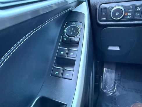 Used 2022 Ford Explorer XLT w/ Equipment Group 202A image 19