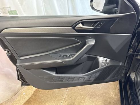 Used 2024 Volkswagen Jetta SE FWD image 21
