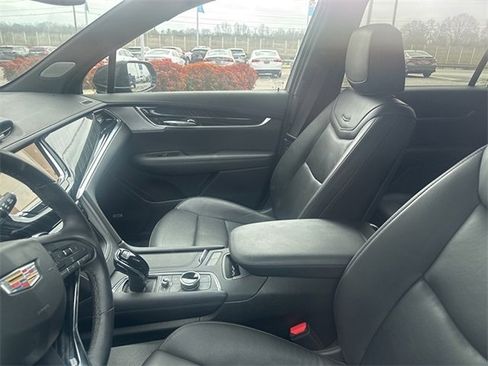 Used 2025 Cadillac XT6 Premium Luxury image 7