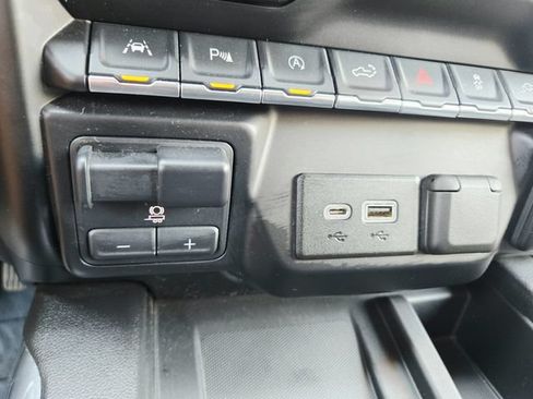 Used 2019 Chevrolet Silverado 1500 LTZ AWD/4WD image 29