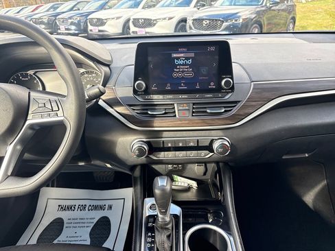 Used 2023 Nissan Altima 2.5 SV image 17