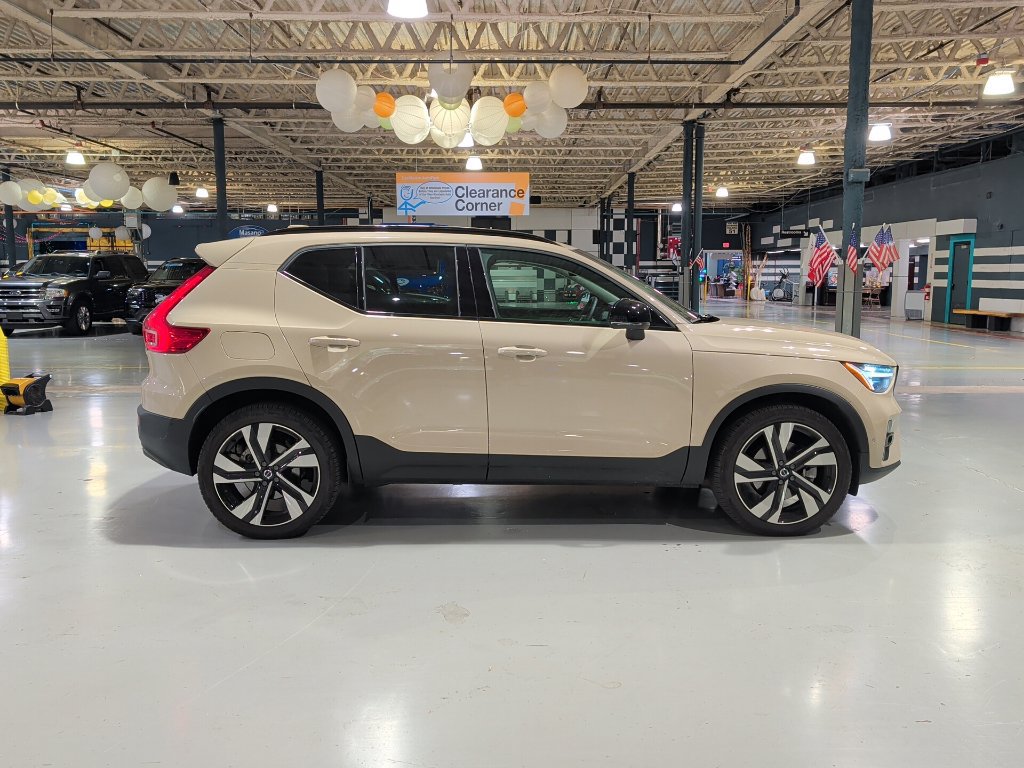 Used 2025 Volvo XC40 B5 Ultra w/ Climate Package AWD/4WD image 8