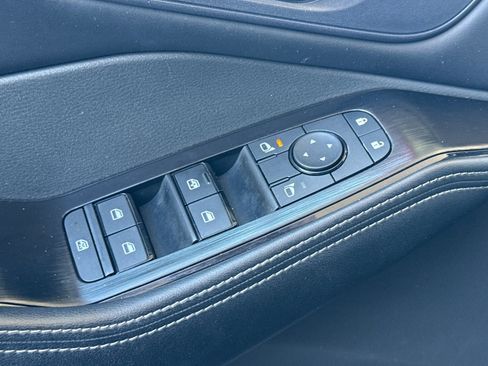 Used 2025 Nissan Rogue SV AWD/4WD image 14