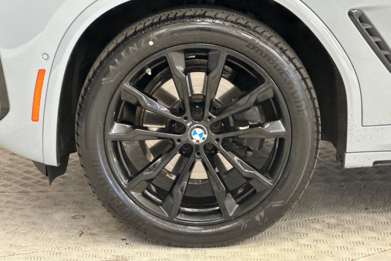 Certified 2025 BMW X4 xDrive30i w/ Premium Package AWD/4WD image 12