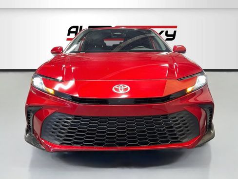 Used 2025 Toyota Camry SE w/ Convenience Package FWD image 2