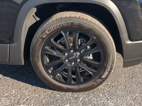 Used 2023 GMC Acadia SLE w/ Driver Convenience Package image 11