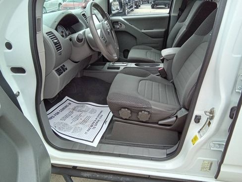 Used 2019 Nissan Frontier Desert Runner RWD image 17