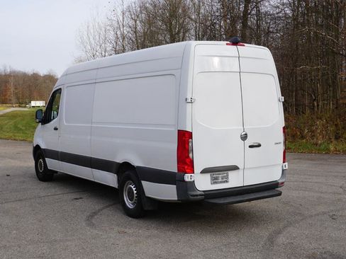 Used 2019 Freightliner Sprinter 170 RWD image 3