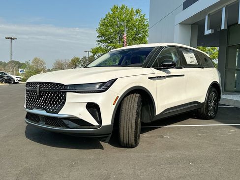 Used 2026 Lincoln Nautilus Premier w/ Equipment Group 102A image 2