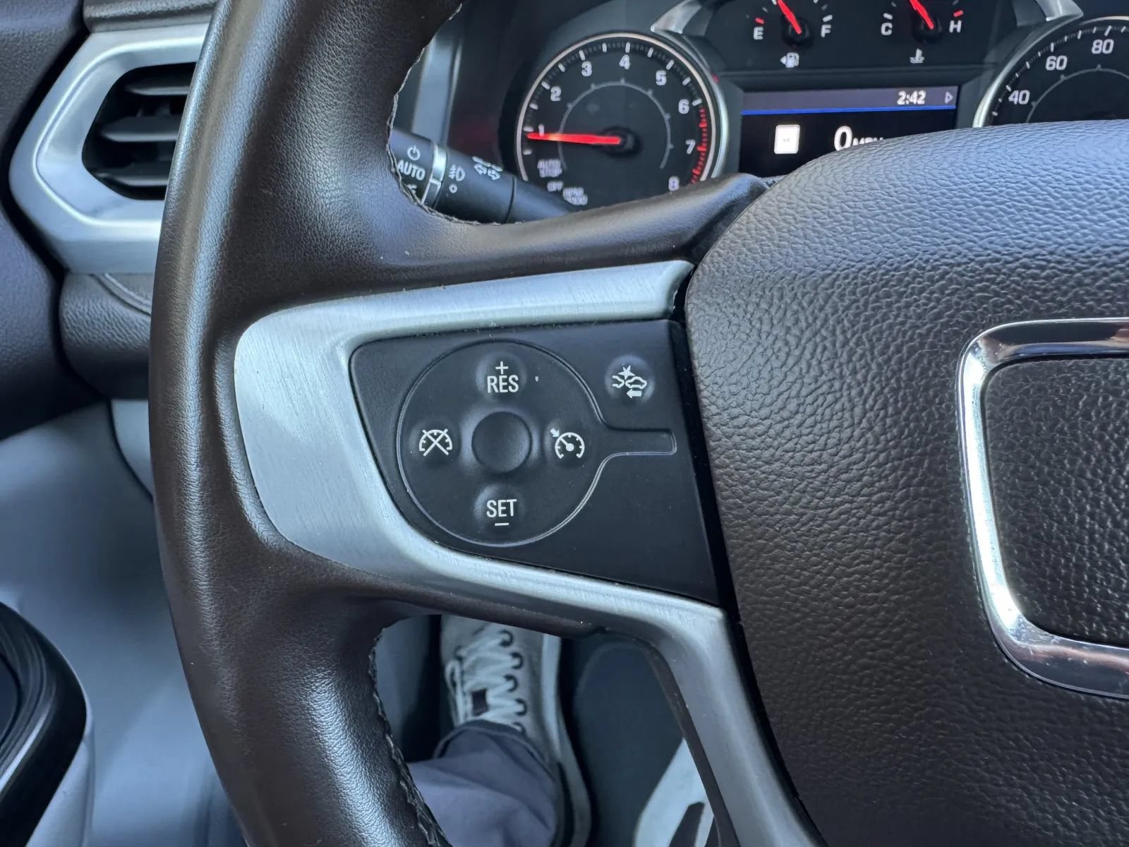 Used 2023 GMC Acadia SLT AWD/4WD image 22