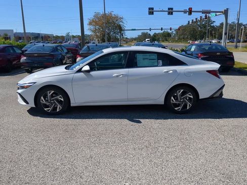 New 2026 Hyundai Elantra Limited FWD image 3