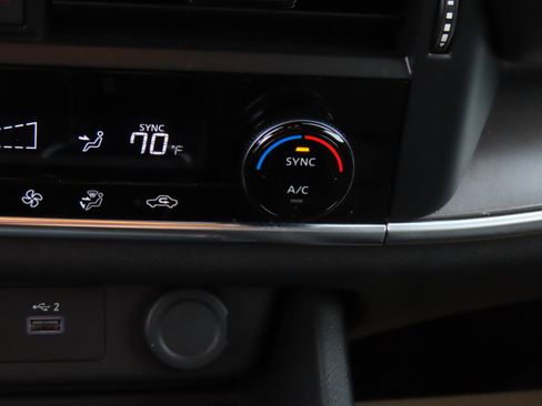 Used 2023 Nissan Rogue SV image 27