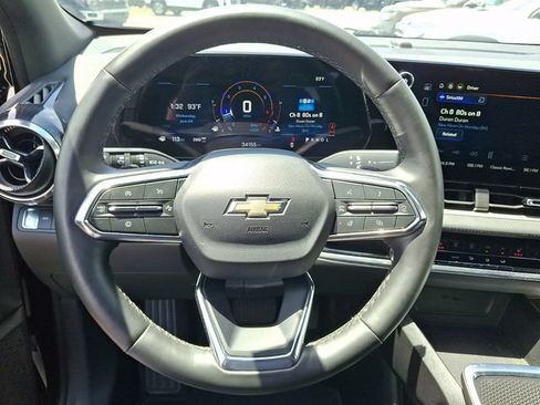 Used 2025 Chevrolet Equinox LT AWD/4WD image 13