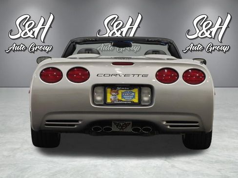 Used 2004 Chevrolet Corvette Convertible w/ Preferred Equipment Group RWD image 17