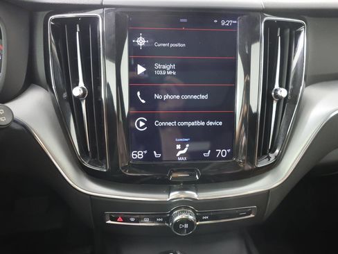 Used 2018 Volvo XC60 T5 Momentum w/ Vision Package AWD/4WD image 16