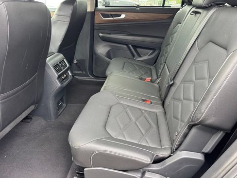 Used 2025 Volkswagen Atlas SE FWD image 7