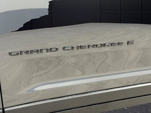 New 2025 Jeep Grand Cherokee Limited w/ Black Appearance Package image 36