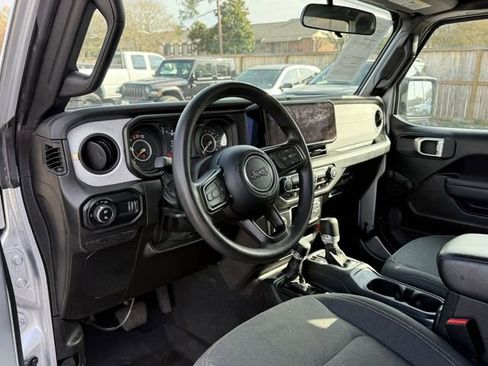 Used 2024 Jeep Gladiator Sport image 15