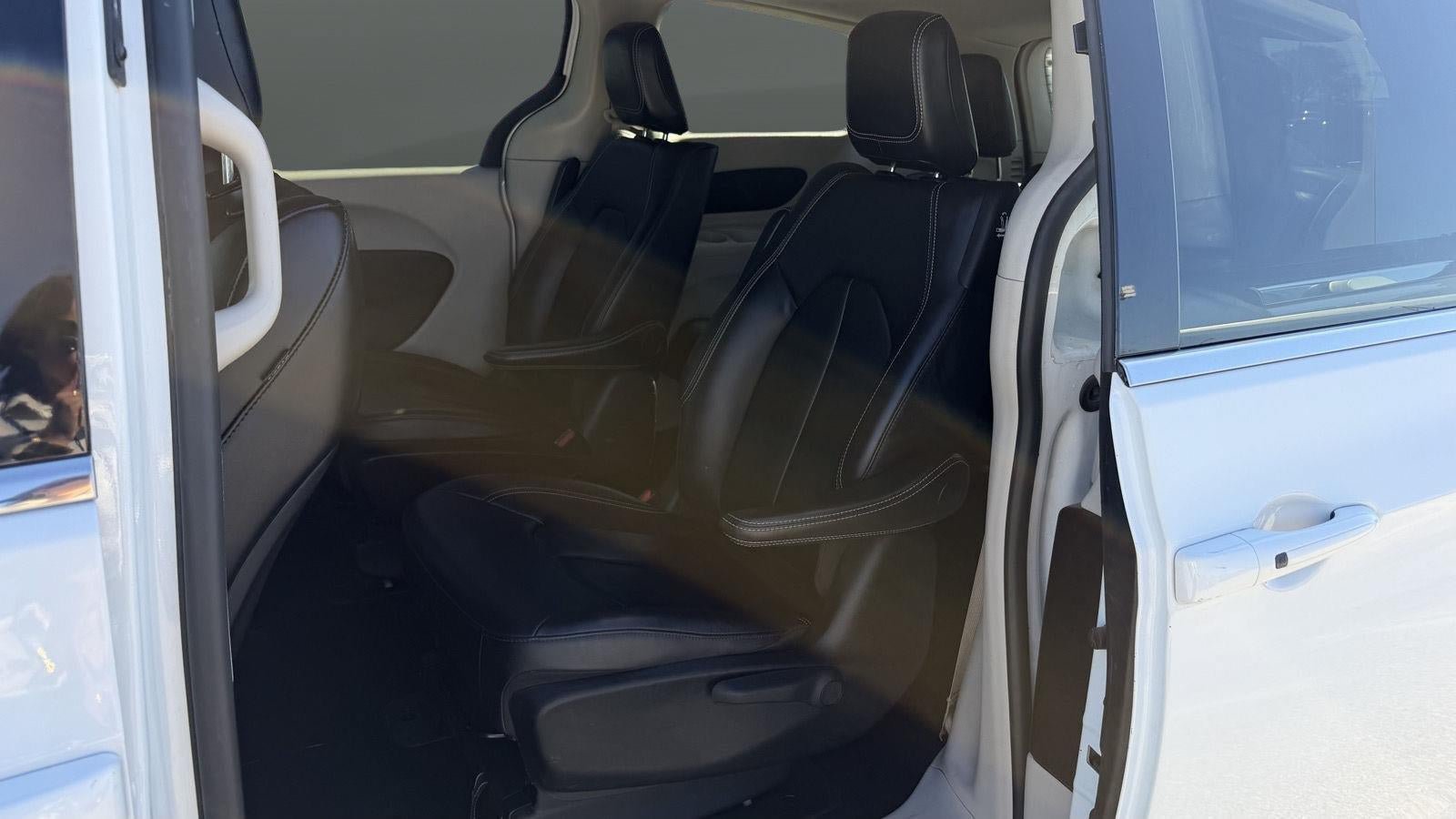 Used 2024 Chrysler Pacifica Limited FWD image 44