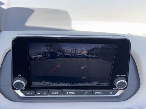 Used 2025 Nissan Rogue SV AWD/4WD image 16