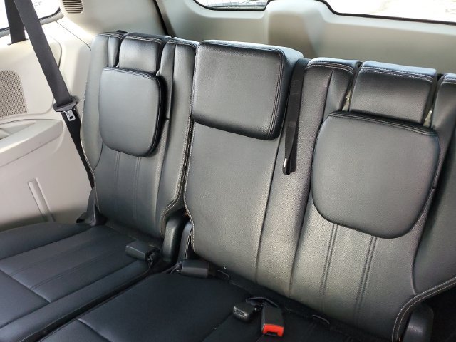 Used 2014 Chrysler Town & Country Touring FWD image 25