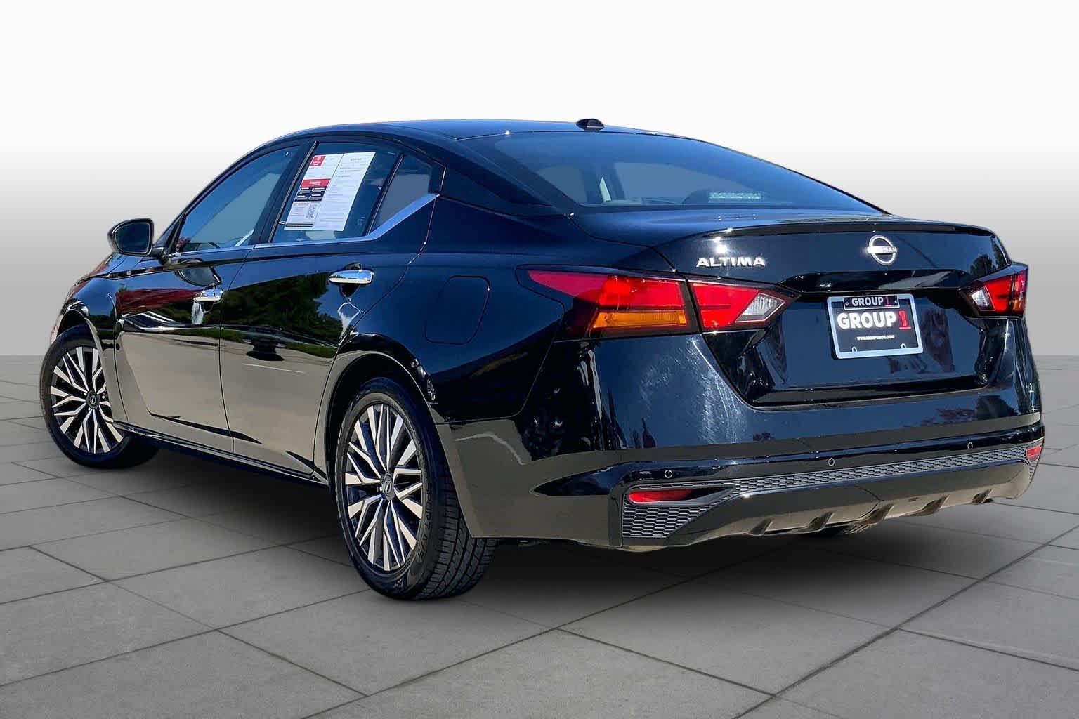 Used 2025 Nissan Altima 2.5 SV FWD image 11