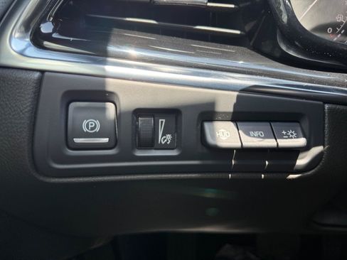 Used 2023 Cadillac XT6 Premium Luxury w/ Platinum Package AWD/4WD image 25
