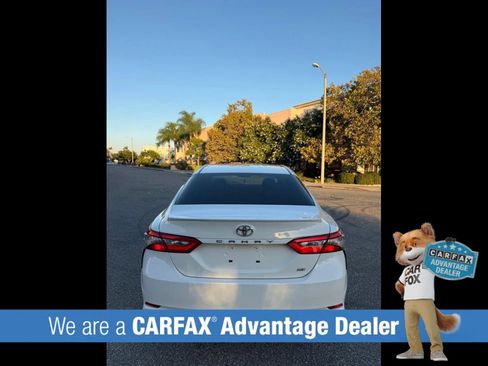 Used 2018 Toyota Camry SE w/ Moonroof Package FWD image 16