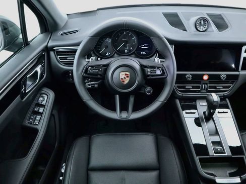 Used 2025 Porsche Macan AWD/4WD image 11