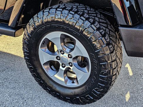 Used 2016 Jeep Wrangler Sahara w/ Dual Top Group AWD/4WD image 7