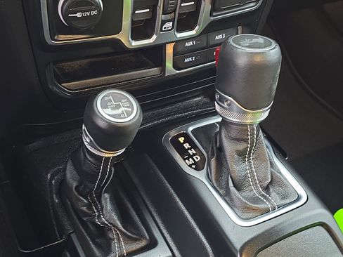 Used 2023 Jeep Wrangler Unlimited Sahara w/ Cold Weather Group image 19