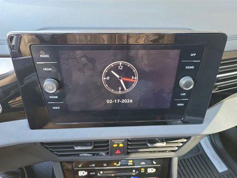 Used 2025 Volkswagen Jetta SE image 9