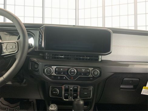 Used 2025 Jeep Wrangler Sport S image 13