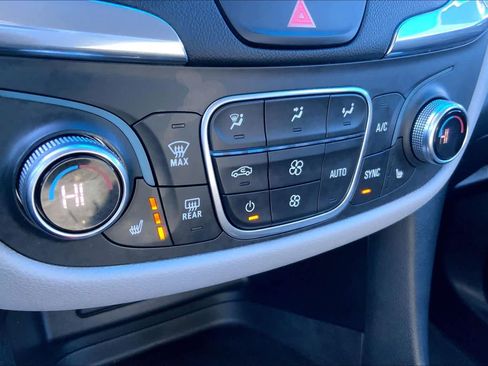 Used 2019 Chevrolet Equinox LT image 34