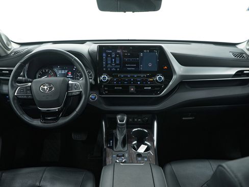 Used 2021 Toyota Highlander Platinum image 17