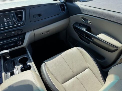 Used 2021 Kia Sedona EX FWD image 15