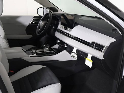 New 2025 Mitsubishi Outlander SE image 28