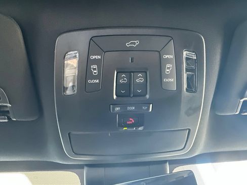 Used 2026 Toyota Sienna Limited FWD image 43