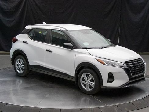 New 2025 Nissan Kicks Play S image 2