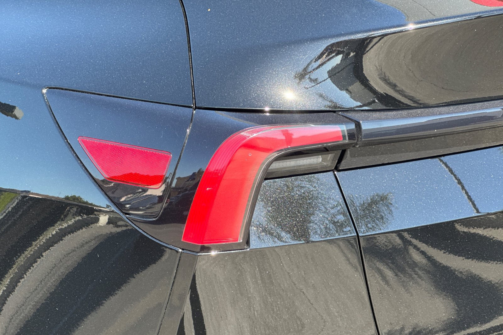 Used 2026 Tesla Model Y Long Range RWD image 32