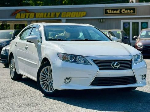 Used 2015 Lexus ES 350 w/ Luxury Package FWD image 1