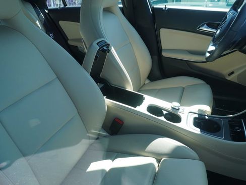 Used 2019 Mercedes-Benz CLA 250 image 9
