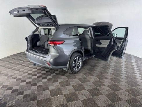 Used 2020 Toyota Highlander XLE w/ Protection Package #3 AWD/4WD image 20
