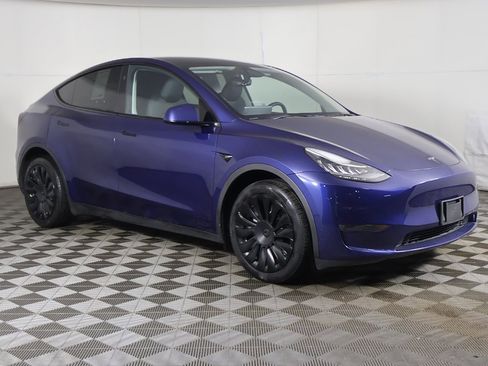 Used 2023 Tesla Model Y Long Range image 43