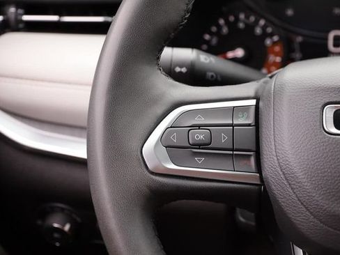 Used 2025 Jeep Compass Limited AWD/4WD image 11