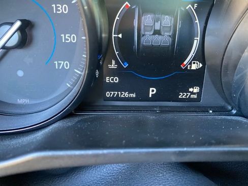 Used 2017 Jaguar XF Premium image 18