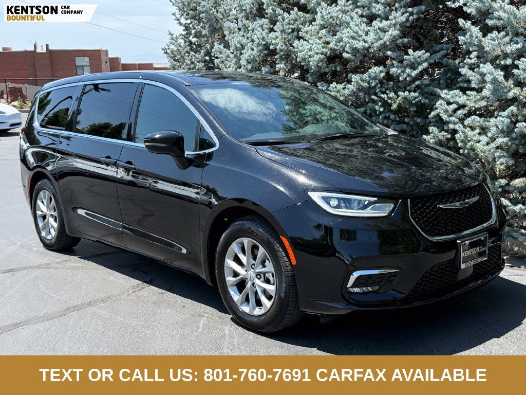 Used 2026 Chrysler Pacifica Limited FWD image 12
